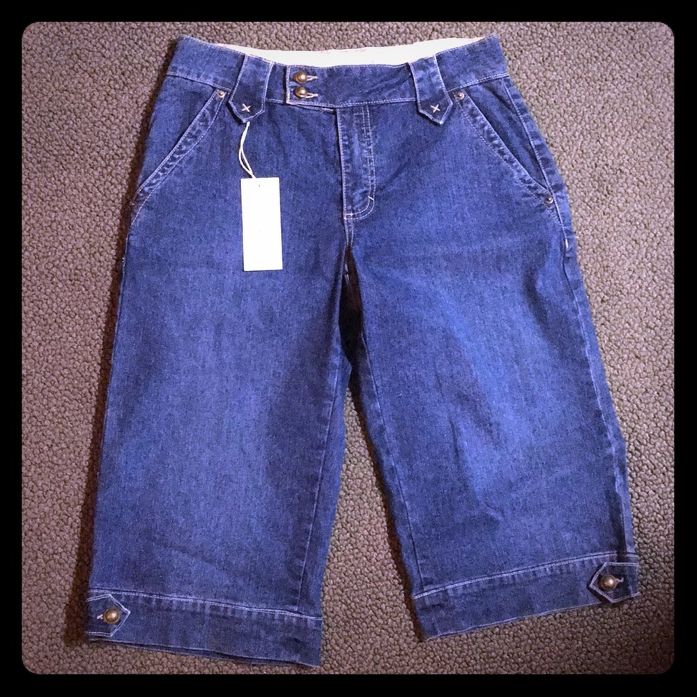 NWT ladies capris